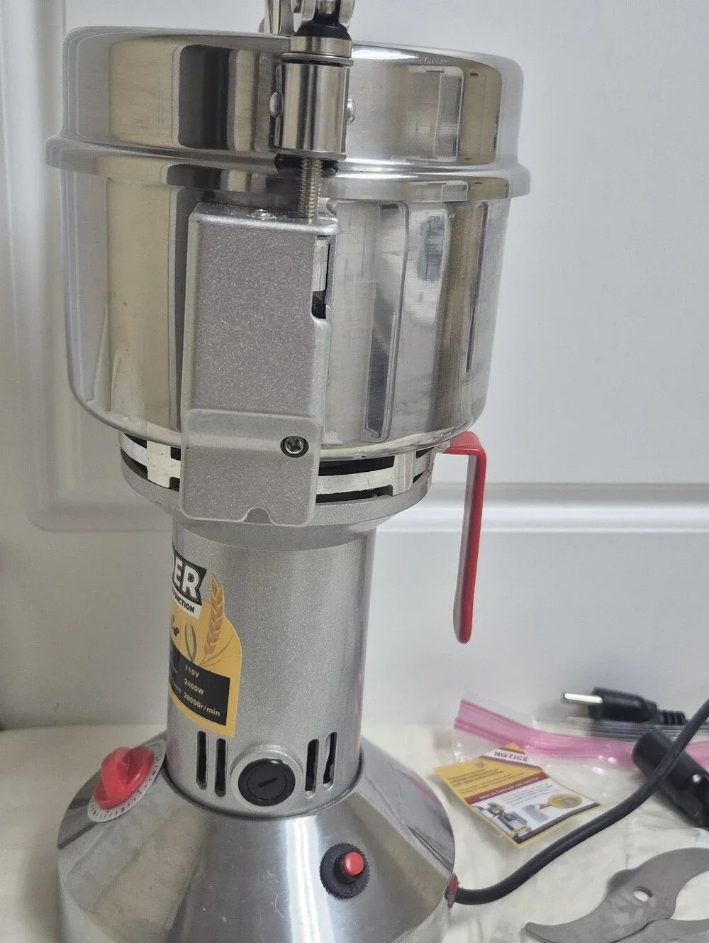 Cgoldenwall 700g Electric Grain Grinder 2400W 110V CG-700